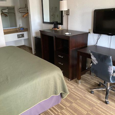 Americas Best Value Inn Clute Exterior photo