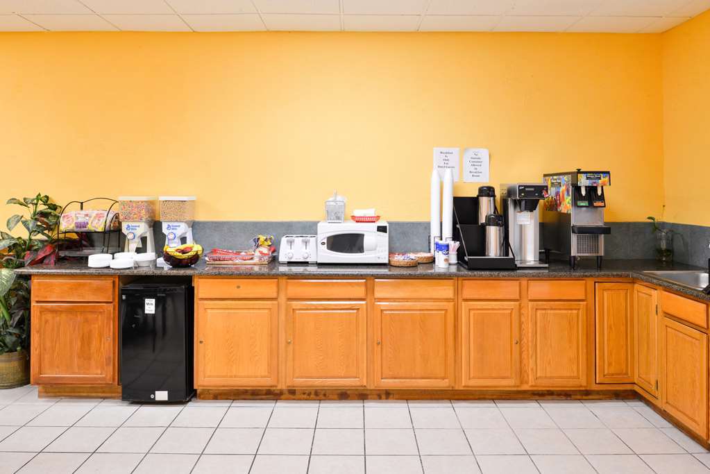 Americas Best Value Inn Clute Facilities photo