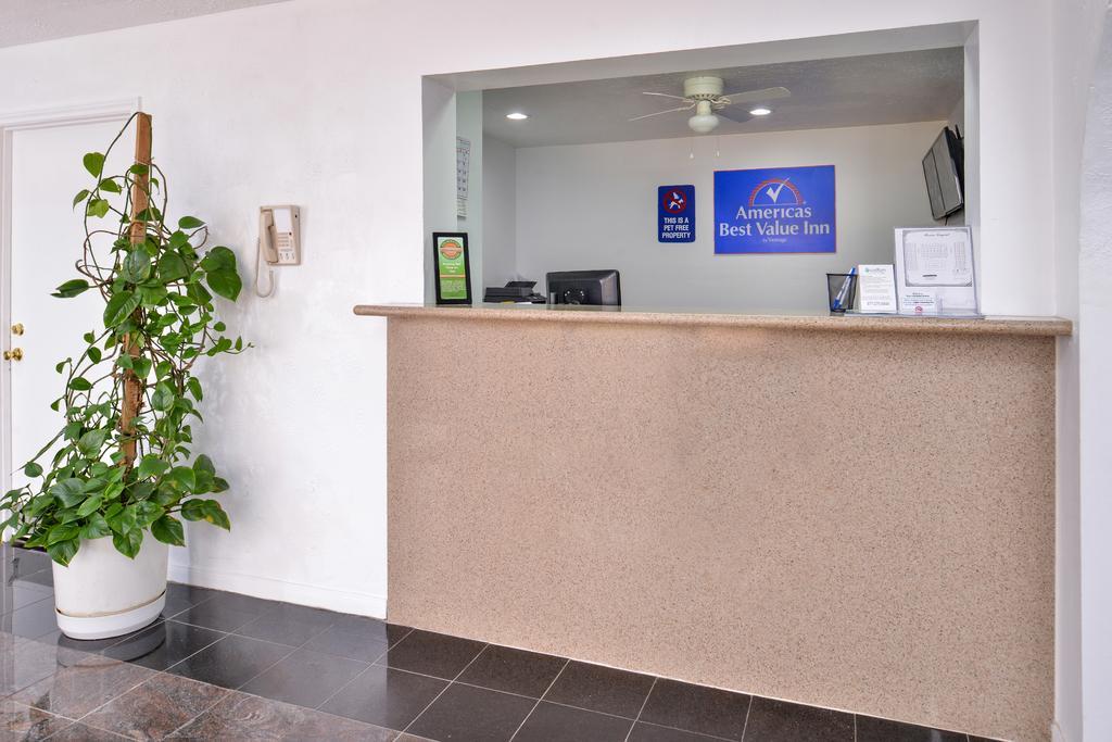 Americas Best Value Inn Clute Exterior photo