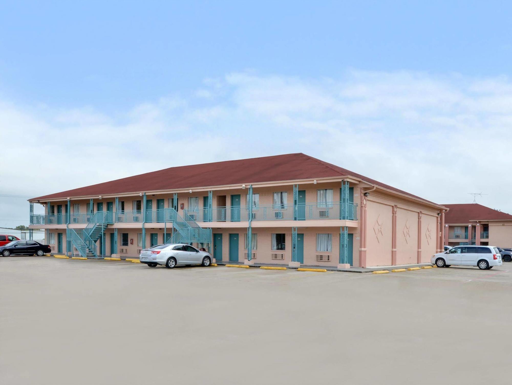 Americas Best Value Inn Clute Exterior photo