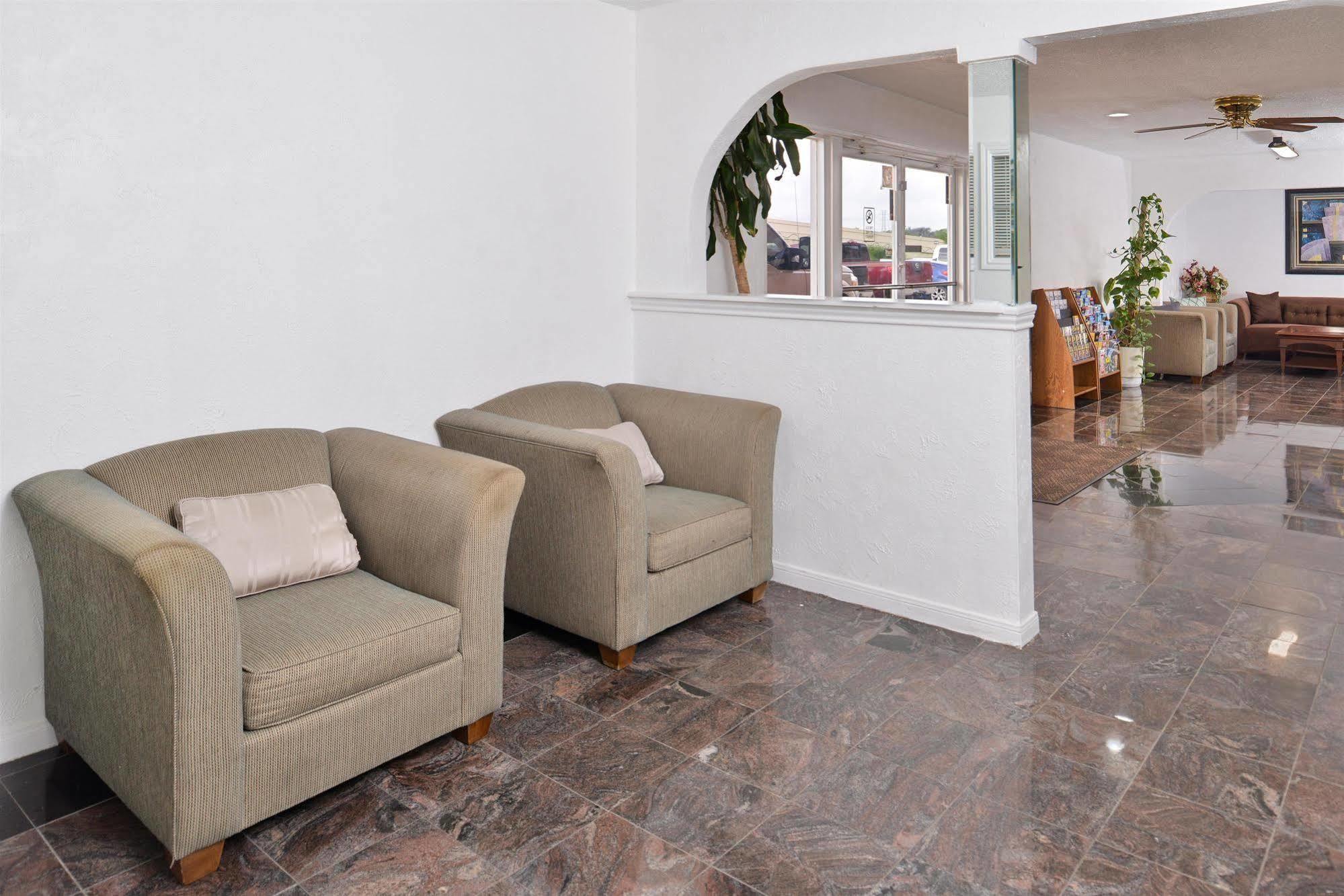 Americas Best Value Inn Clute Exterior photo