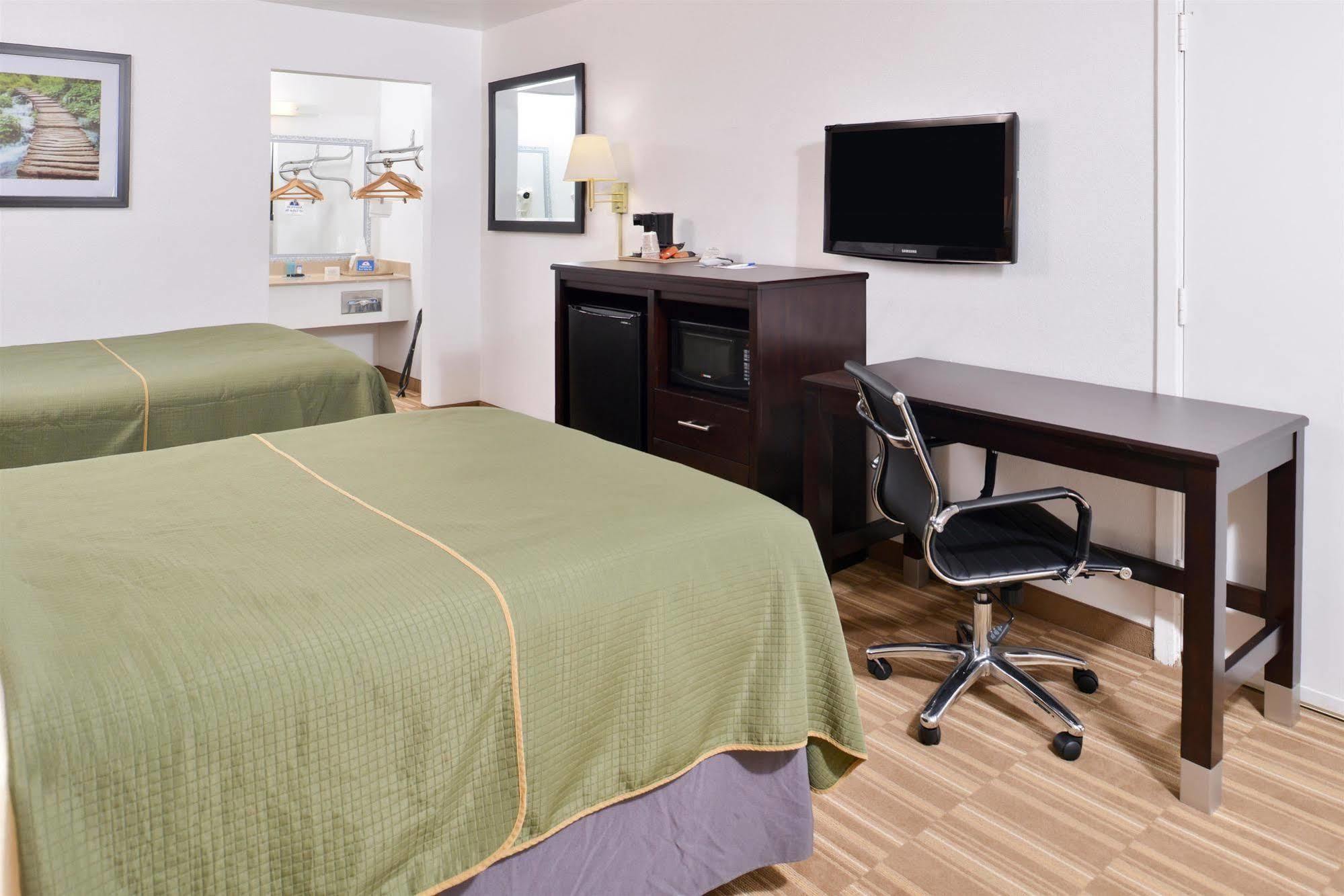 Americas Best Value Inn Clute Exterior photo