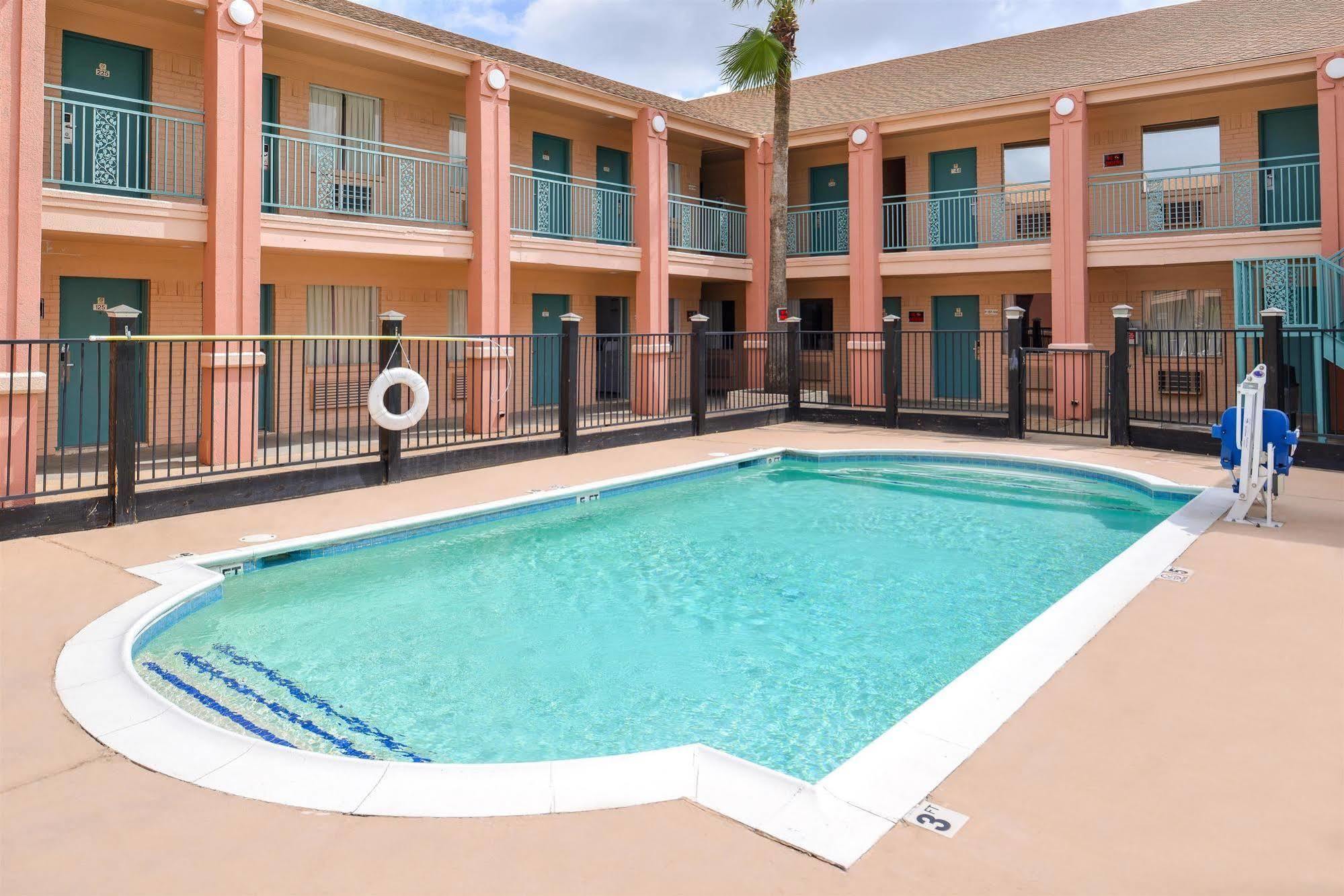 Americas Best Value Inn Clute Exterior photo